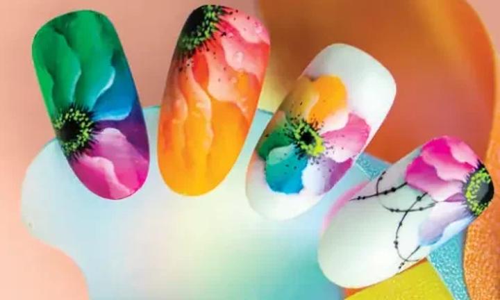 Kwiaty na paznokciach