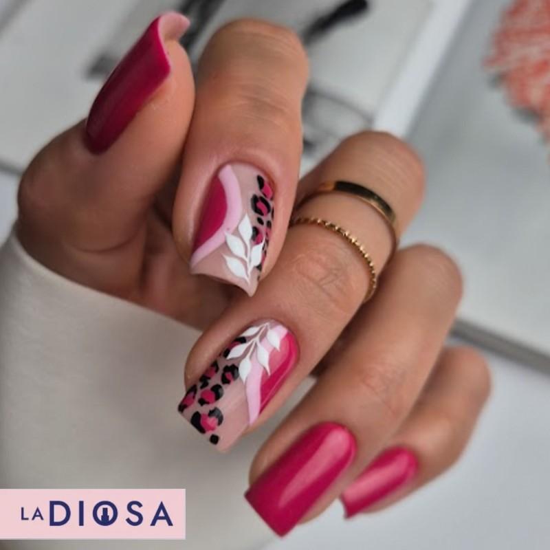 Kwiaty na paznokciach – odkryj nowy sposób na wyrażenie swojego stylu