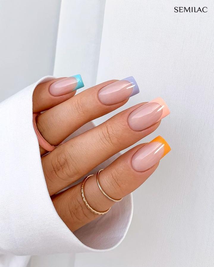 Kolorowy french manicure