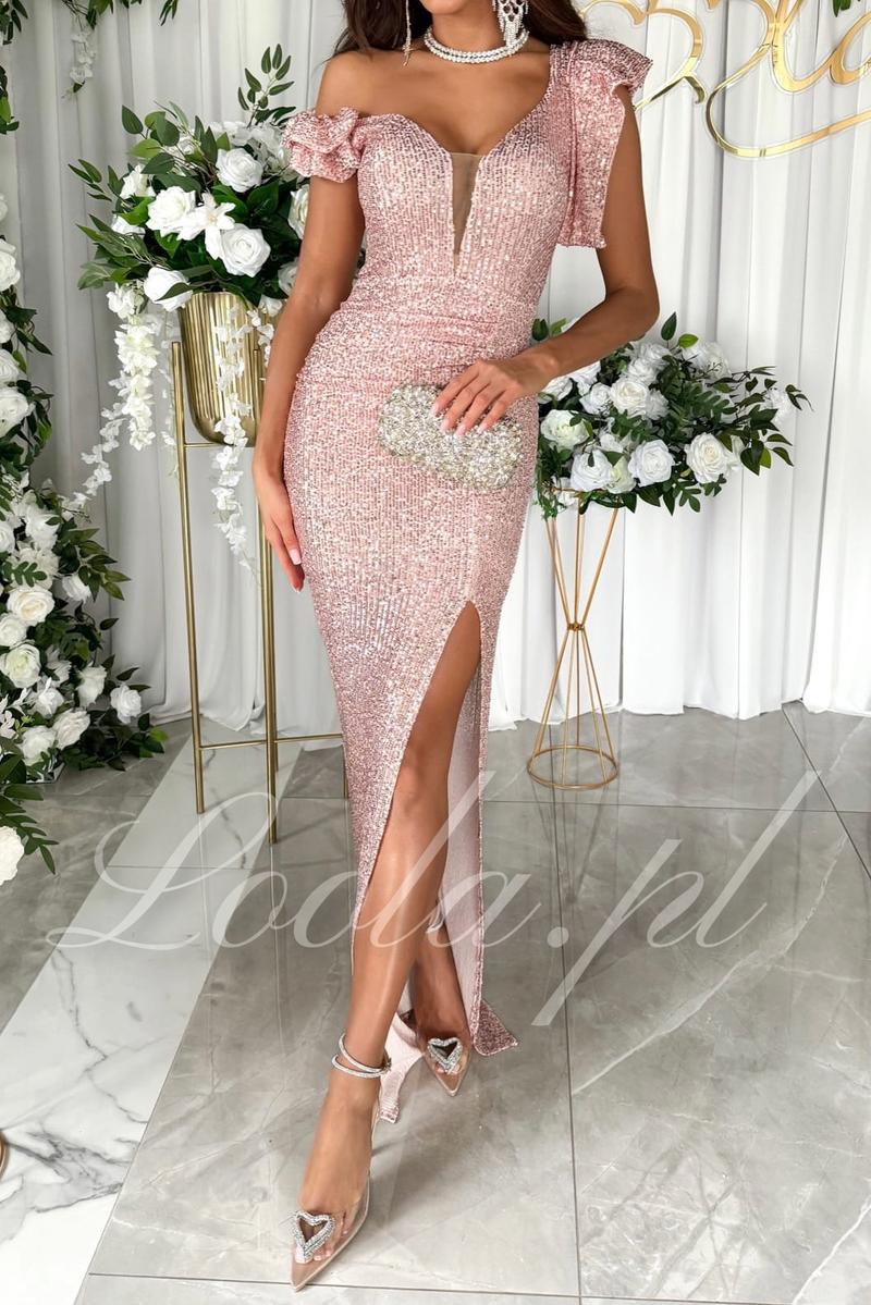 Pudrowa sukienka i żakiet