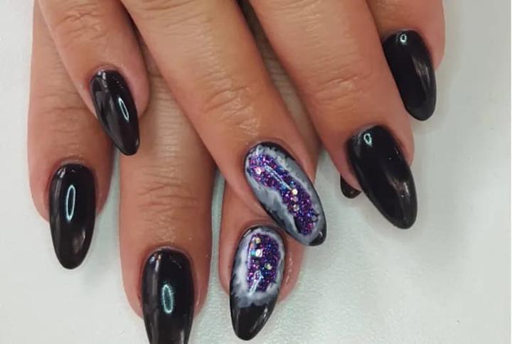 Manicure mineralny – odkryj zalety, etapy oraz jak dbać o paznokcie po zabiegu