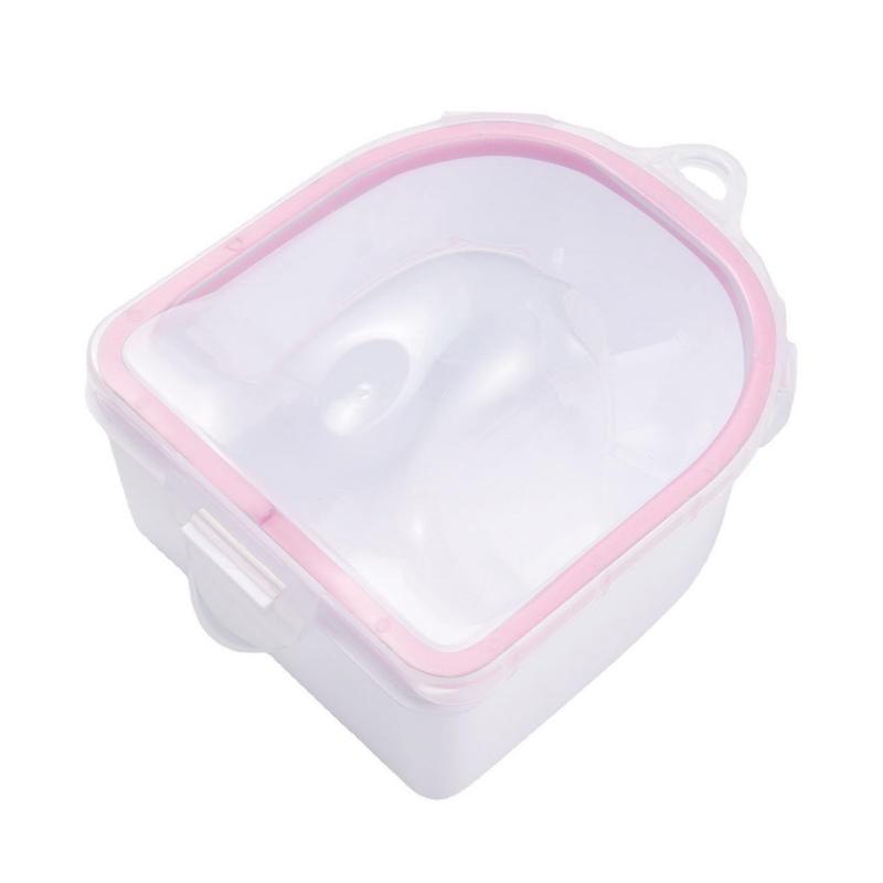 Jak prawidłowo moczyć skórki przed manicure, by uniknąć nieprzyjemnych problemów?