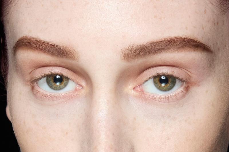 Idealny odcień: jaki kolor włosów podkreśli piwne oczy?