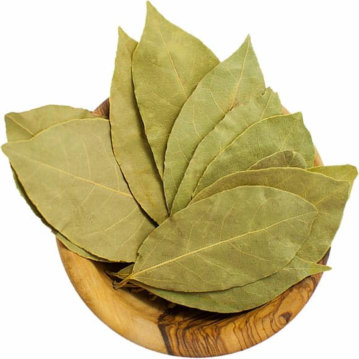 Odkryj korzyści płynące z moczenia nóg w liściach laurowych