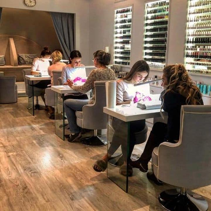 Odkryj tajemnice manicure spa: korzyści i przebieg, które zachwycą twoje dłonie